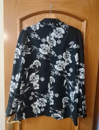 Traje de pantalón estampado floral