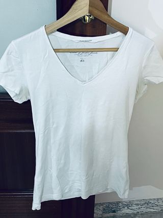 Camiseta H&M Blanca Cuello V