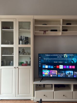 Mueble de salón con vitrina