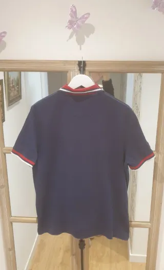 Polo Azul con detalles rojos para hombre