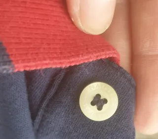 Polo Azul con detalles rojos para hombre