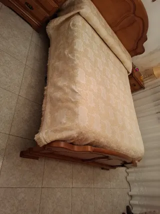 Colcha beige con estampado floral 214x235