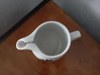 Simpática jarrita de cerámica