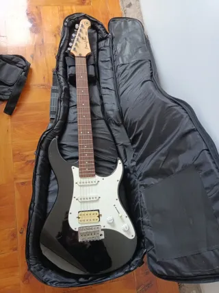 Guitarra eléctrica con amplificador