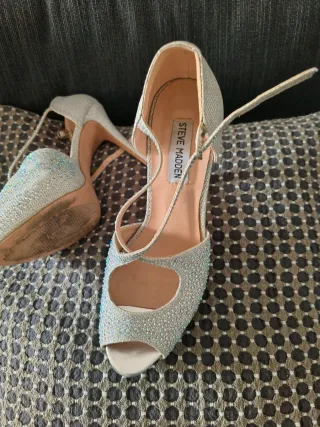 Tacones de fiesta brillantes