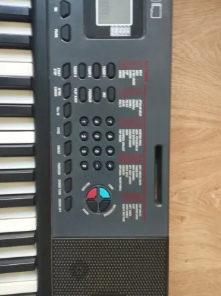 Piano electrónico 66 teclas