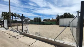 Parcela rústica equipada