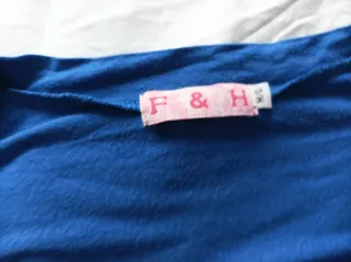 Camiseta azul escote F & H