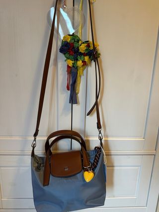 Bolso Nylon Azul con Charm Corazón Amarillo