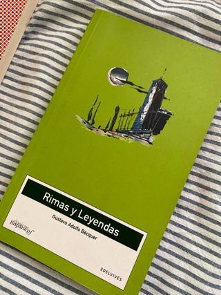 Pack de libros de literatura clásica en español.