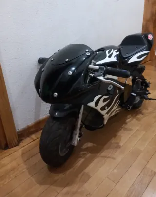 Moto Eléctrica Deportiva Negra