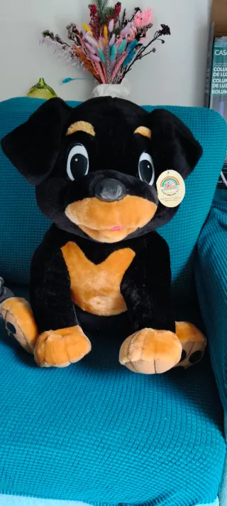 Peluche perro negro y marrón