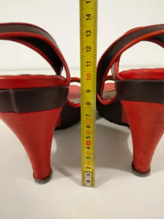 Sandalias de piel tacón cuña rojo y marrón