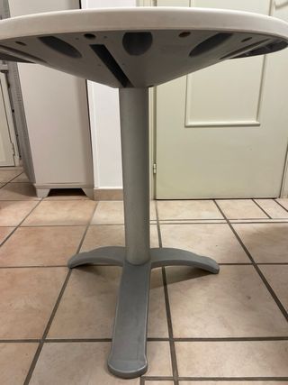 Coppia tavoli rotondi di plastica