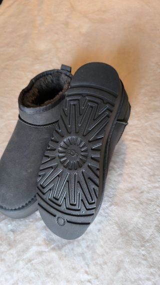 Botines UGG bajos con plataforma grises