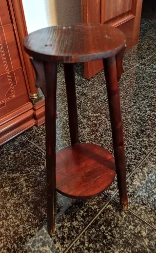 Mesita auxiliar de madera 3 patas
