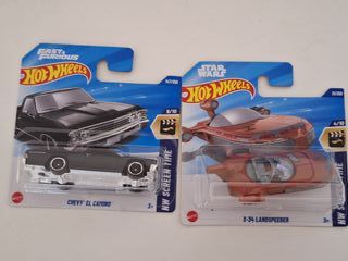 Lote 10 coches Hot Wheels: Disney, Barbie, Batman
