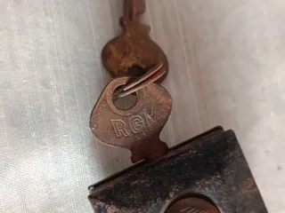 Candado antiguo AGM con llave