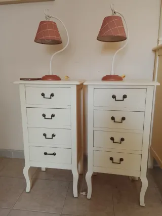 Cómoda blanca 2mesitas de noche 2lámparas 2cuadros