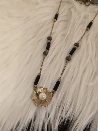 CONJUNTO COLLAR Y PENDIENTES CON ETIQUETA