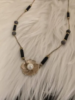 CONJUNTO COLLAR Y PENDIENTES CON ETIQUETA