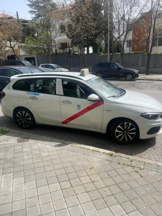 Licencia de taxi de lunes par.