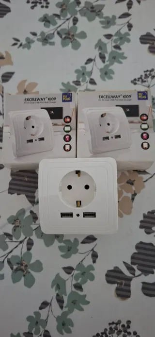 2 enchufes de pared con doble puerto USB