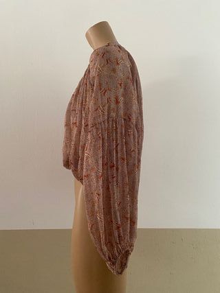 Blusa con estampado paisley de Zara