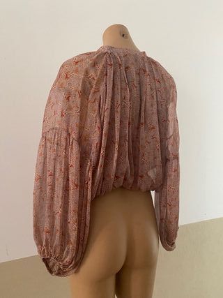 Blusa con estampado paisley de Zara