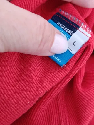 Calças desportivas curtas vermelhas com fenda