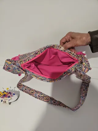 Bolso de mano volantes hecho a mano