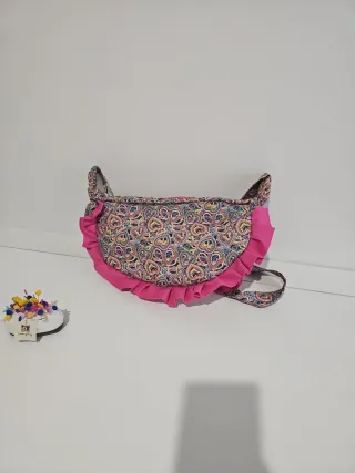 Bolso de mano volantes hecho a mano