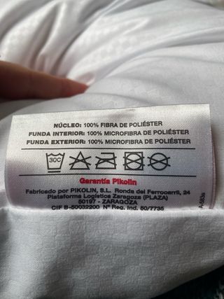Almohadas blancas sin estrenar, tengo 2.