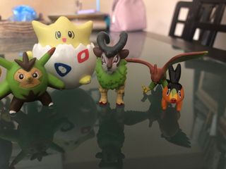 Lote 12 figuras Pokemon