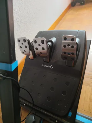 Volante Logitech G29 con pedales y caja