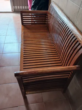 Sofá de madera maciza