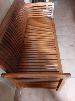 Sofá de madera maciza