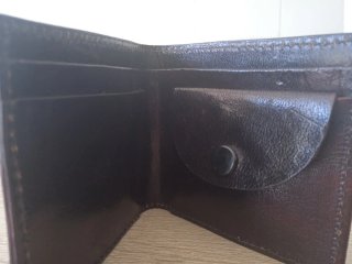 Cartera de piel artesanal con diseño