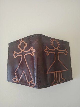 Cartera de piel artesanal con diseño