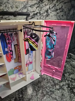 Armario Barbie con Accesorios