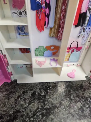 Armario Barbie con Accesorios
