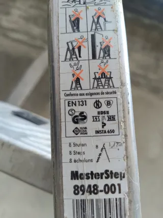 Escalera Hailo 8 alturas