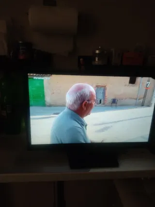 TV Samsung 24 PULGADAS Negra