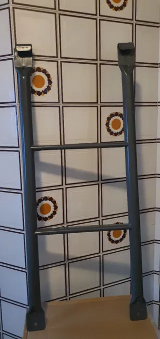 Estructuras metálicas grises