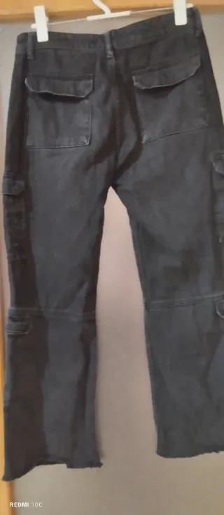 Pantalón cargo Zara negro