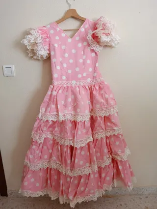 Traje de flamenca rosa lunares blanco