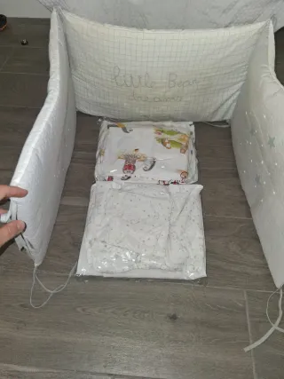 2 sábanas, colcha y protector cuna 120cm