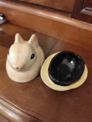 Scatola a forma di coniglio laccata