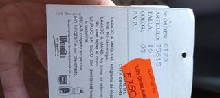 Jersey unisex verde con detalles rojos