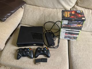 Xbox 360 Negro + 2 Controles y Accesorios